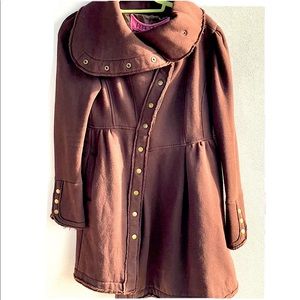 Comfy, warm, fluffy, delicious coat with snap buttons.